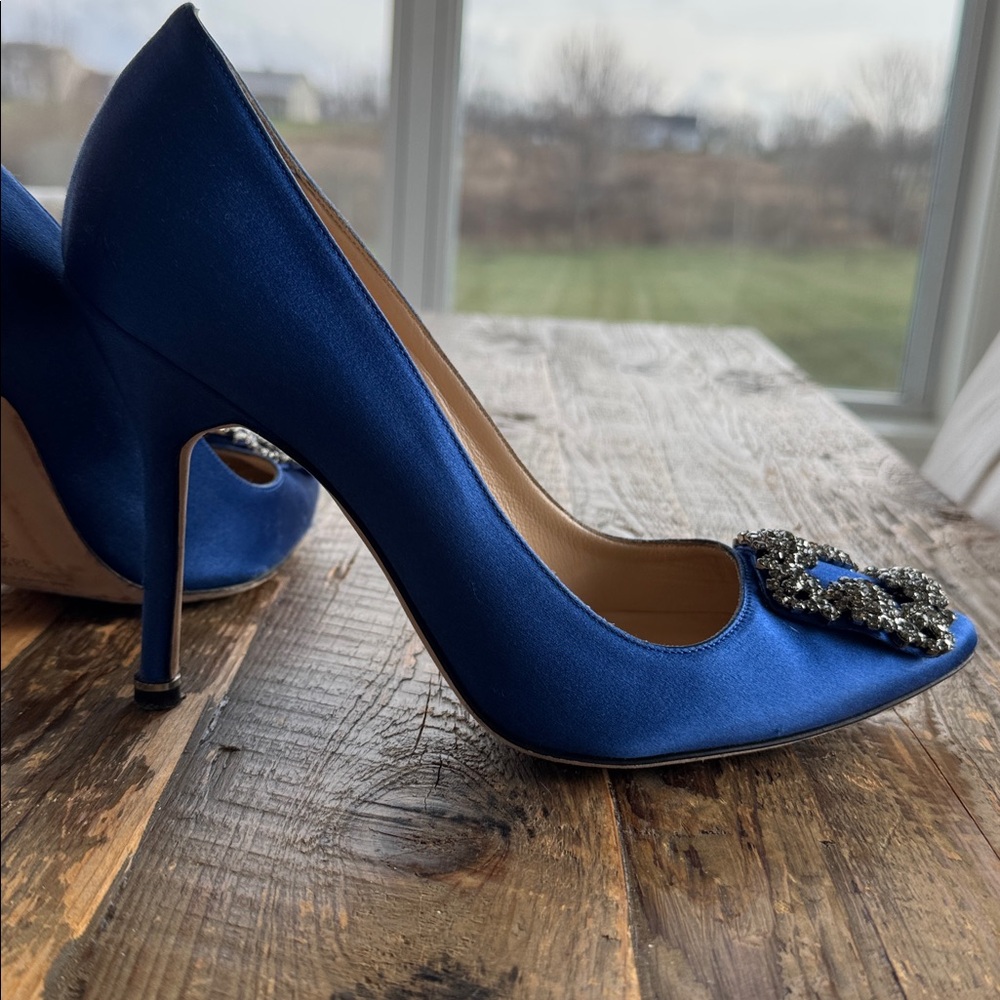 Manolo Blahnik Blue Satin Hangisi pumps - Picture 9 of 16